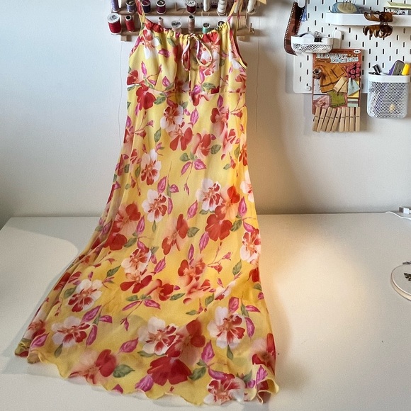 Vintage ruffle bust dress - Picture 4 of 10